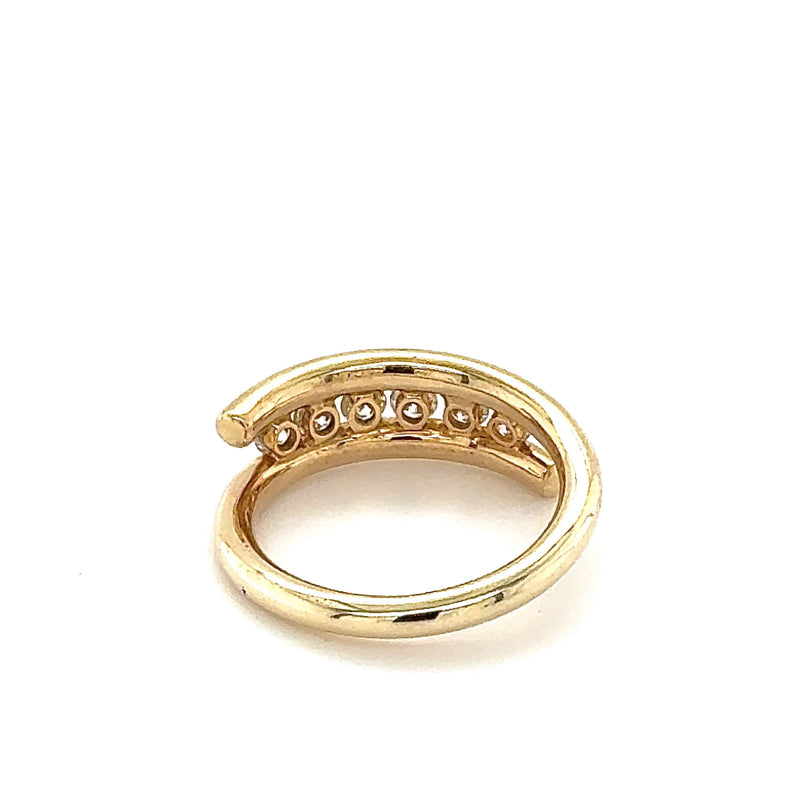 Eleganter Designerring in 14 Karat Gelbgold mit lebhaften Brillanten