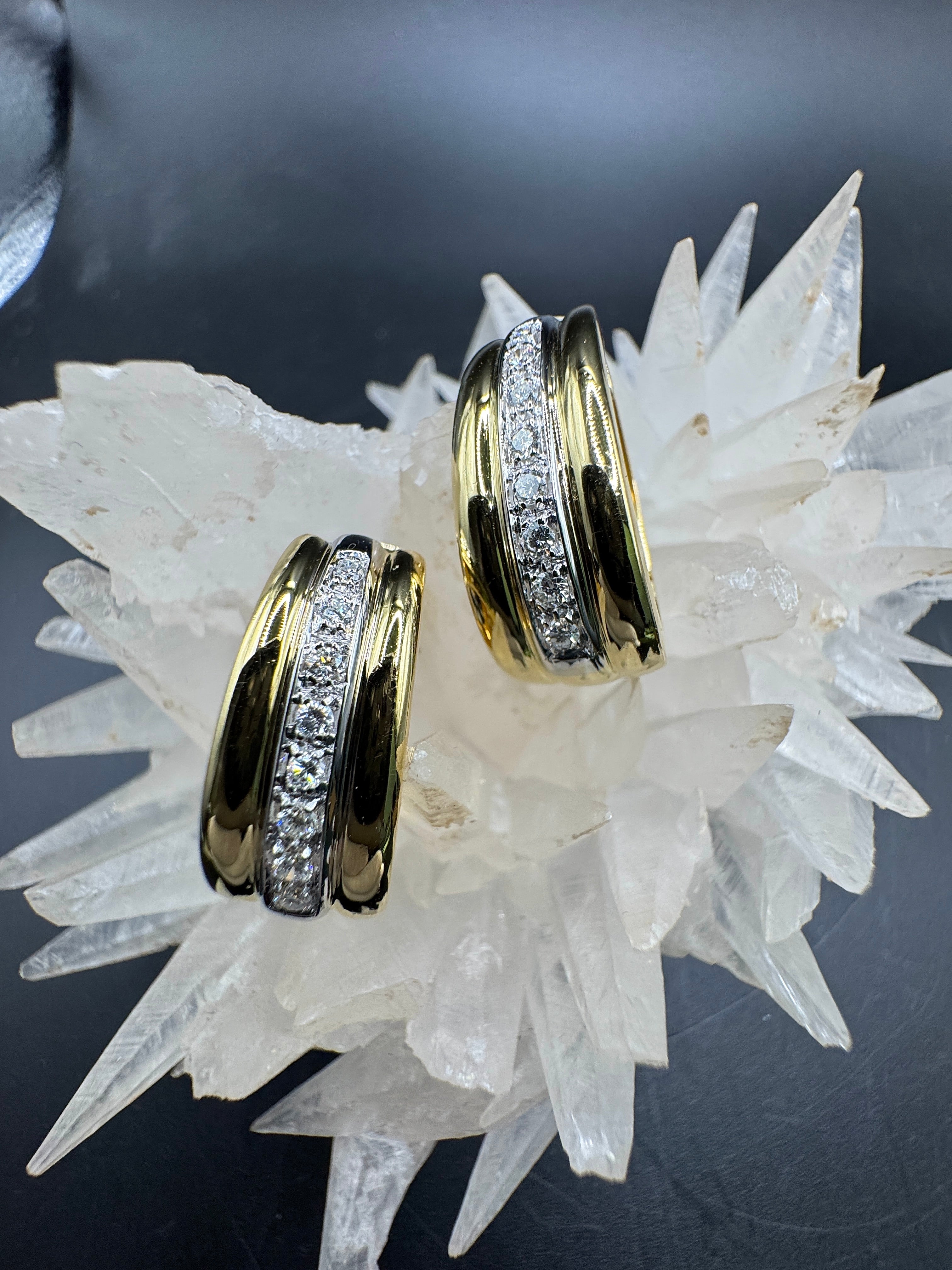 Edle Kreolen in 18 Karat Gold – handgefertigt mit hochfeinen Brillanten