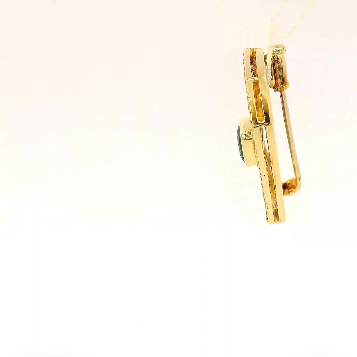 Elegante Brosche in 14 Karat Gelbgold mit Saphir & Diamanten