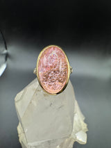 Moderner Ring in 18 Karat Gelbgold mit großem Morganit & Brillanten