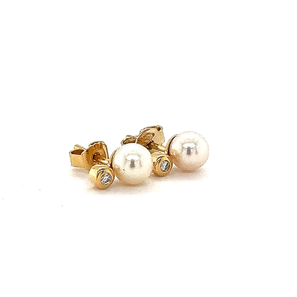 Elegante Ohrringe in 18 Karat Gelbgold mit feinen Brillant und Perlen