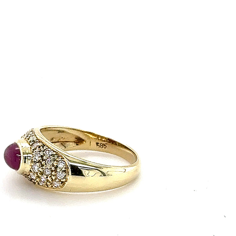 Eleganter Ring in 14 Karat Gelbgold mit rotem Rubin & Brillanten