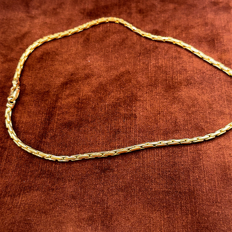 Zeitlose und stilvolle Goldkette in 18 Karat mit Karabiner