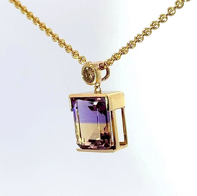 Moderner Ametrin Anhänger in 14 Karat Gelbgold mit Fancy Brillant