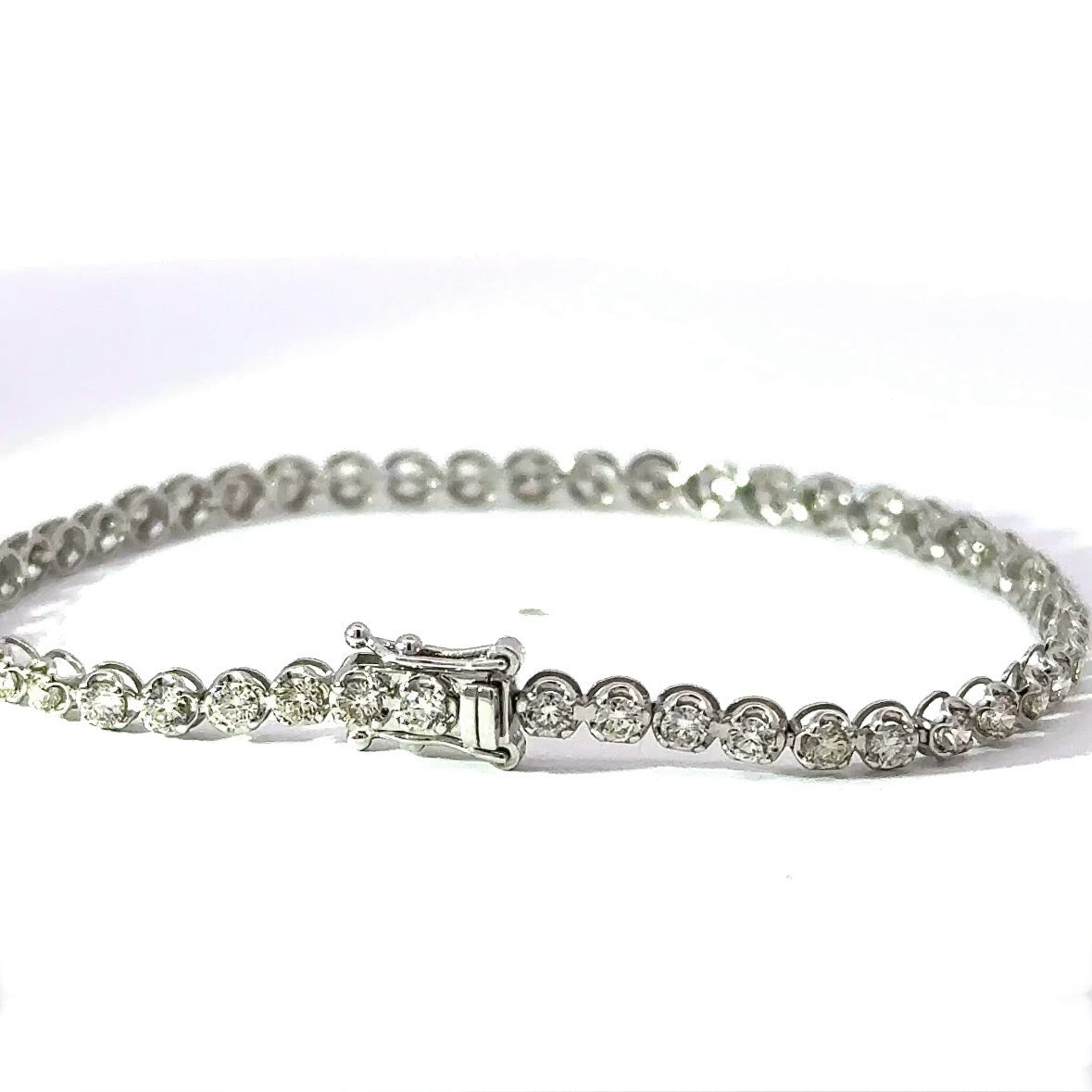 Modernes Tennisarmband in 900er Platin mit Brillanten & Achtersicherungen