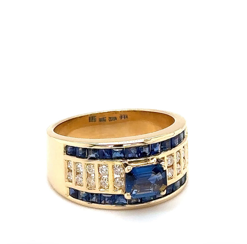 Ausgefallener Ring in 18 Karat Gelbgold mit leuchtend blauen Saphiren und Brillanten