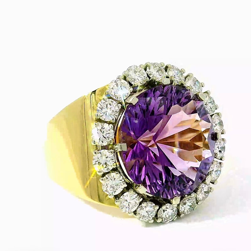 Prunkvoller Cocktailring in 18 Karat Gold mit großem Amethyst & Brillanten