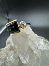 Moderner Turmalin Ring in 14 Karat Gelbgold mit Altschliff Diamanten