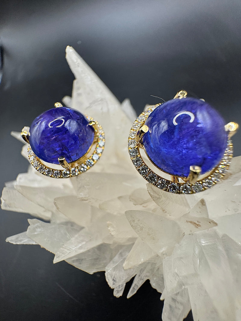 Beeindruckende Ohrringe in 18 Karat Gelbgold mit feinen Tansaniten & Brillanten