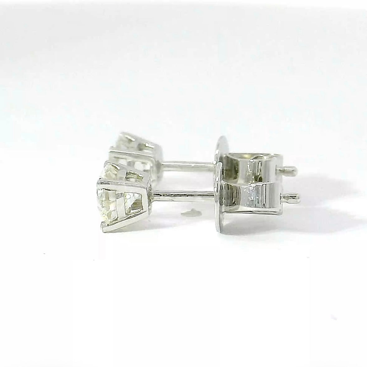 Moderne Brillantstecker in 18 Karat Gelbgold mit hochfeinen Brillanten