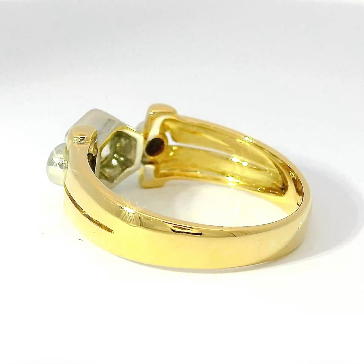 Eleganter Bicolor-Ring in 18 Karat Gold mit großem Brillant & Diamanten