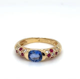 Edler Ring in 18 Karat Gelbgold mit hochfeinen Saphir, Brillanten & Rubine