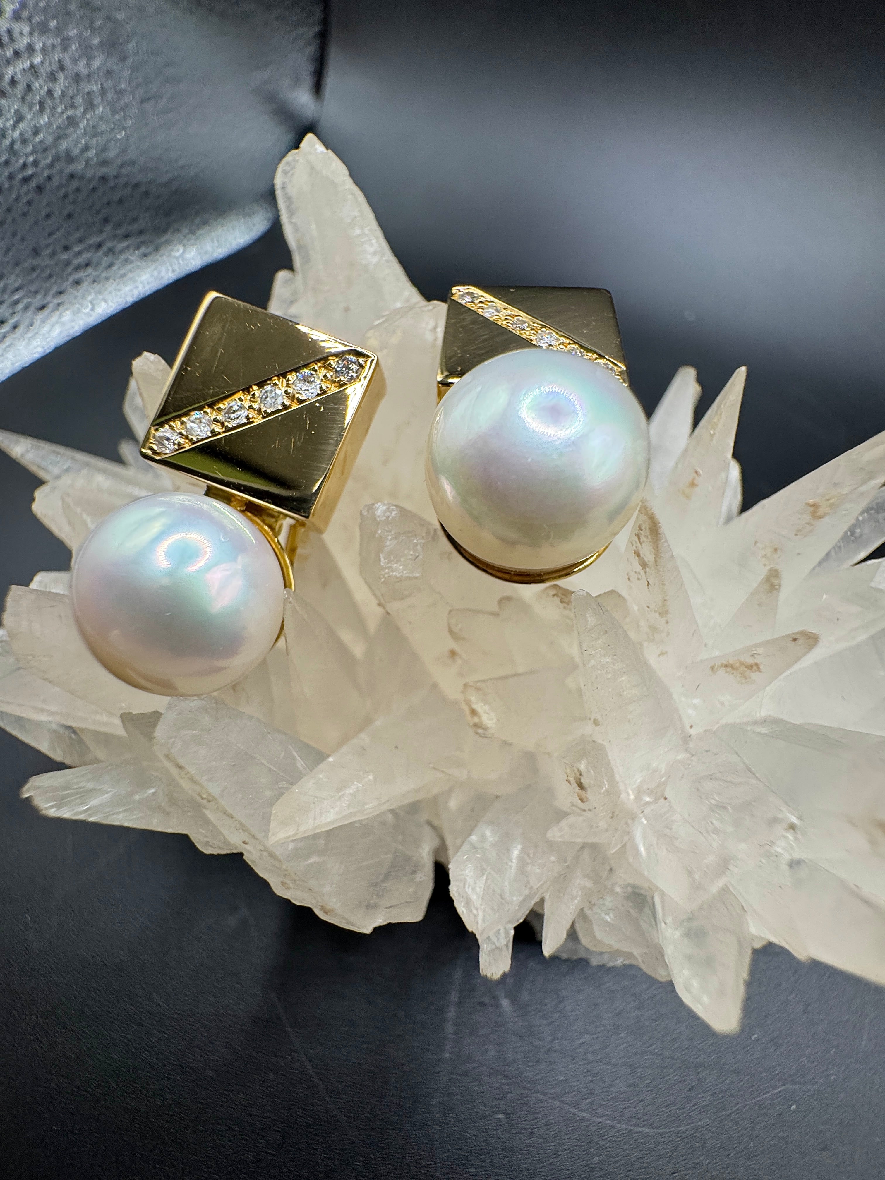 Massive 18k yellow gold earrings with brilliant cut diamonds & freshwater pearls