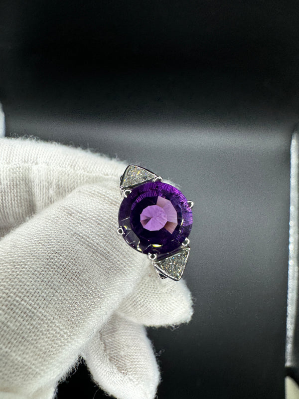 Edler Amethyst Ring in 18 Karat Weißgold mit feinen Trillanten - Handarbeit