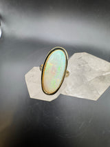 Eleganter Ring in 14 Karat (585) Gelbgold mit großem Opal