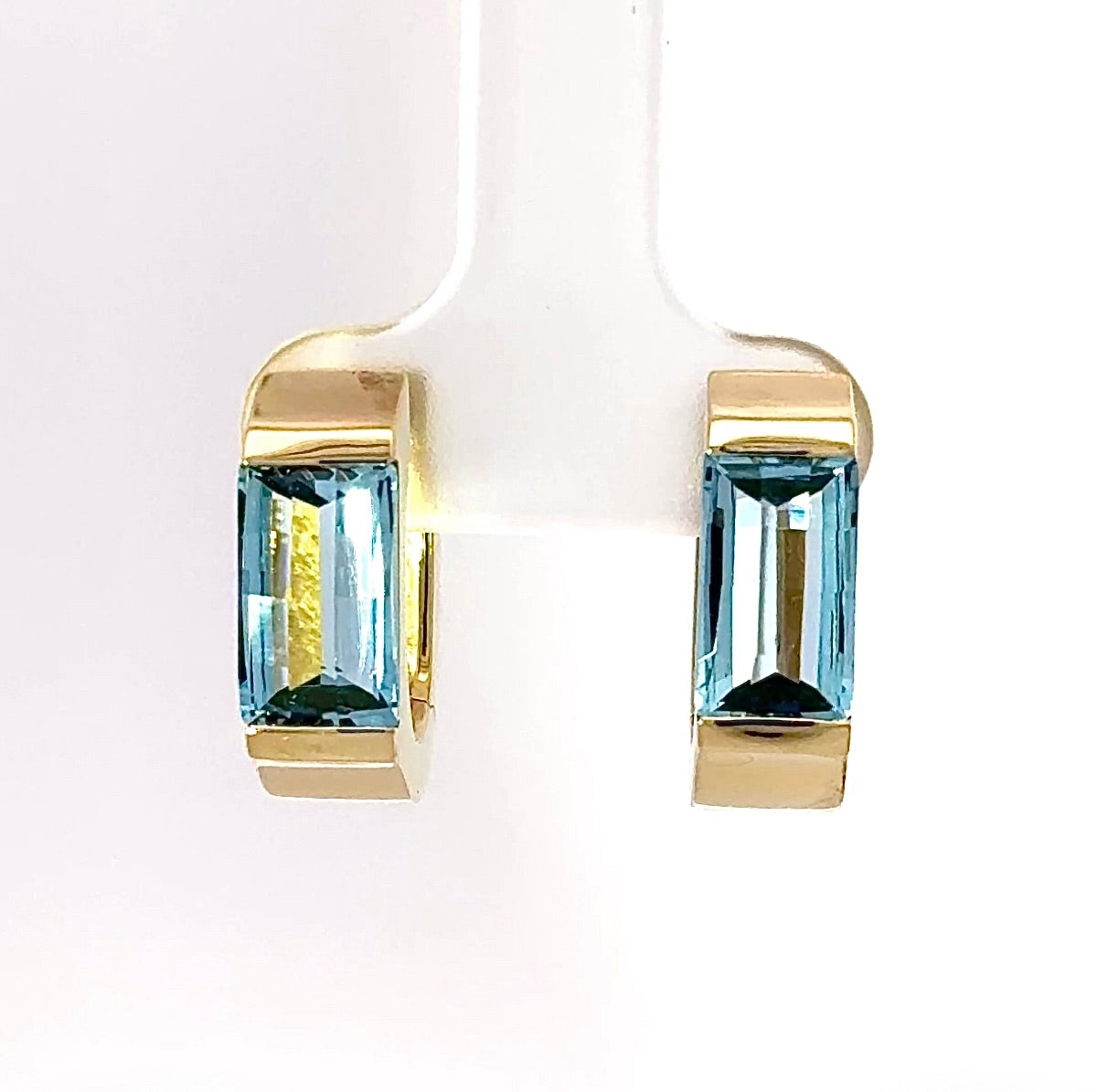 Elegante Ohrringe in 14 Karat Gelbgold mit leuchtenden Topasen