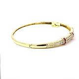 Aufregender Armreif in 14 Karat Gelbgold mit Rubinen und Diamanten