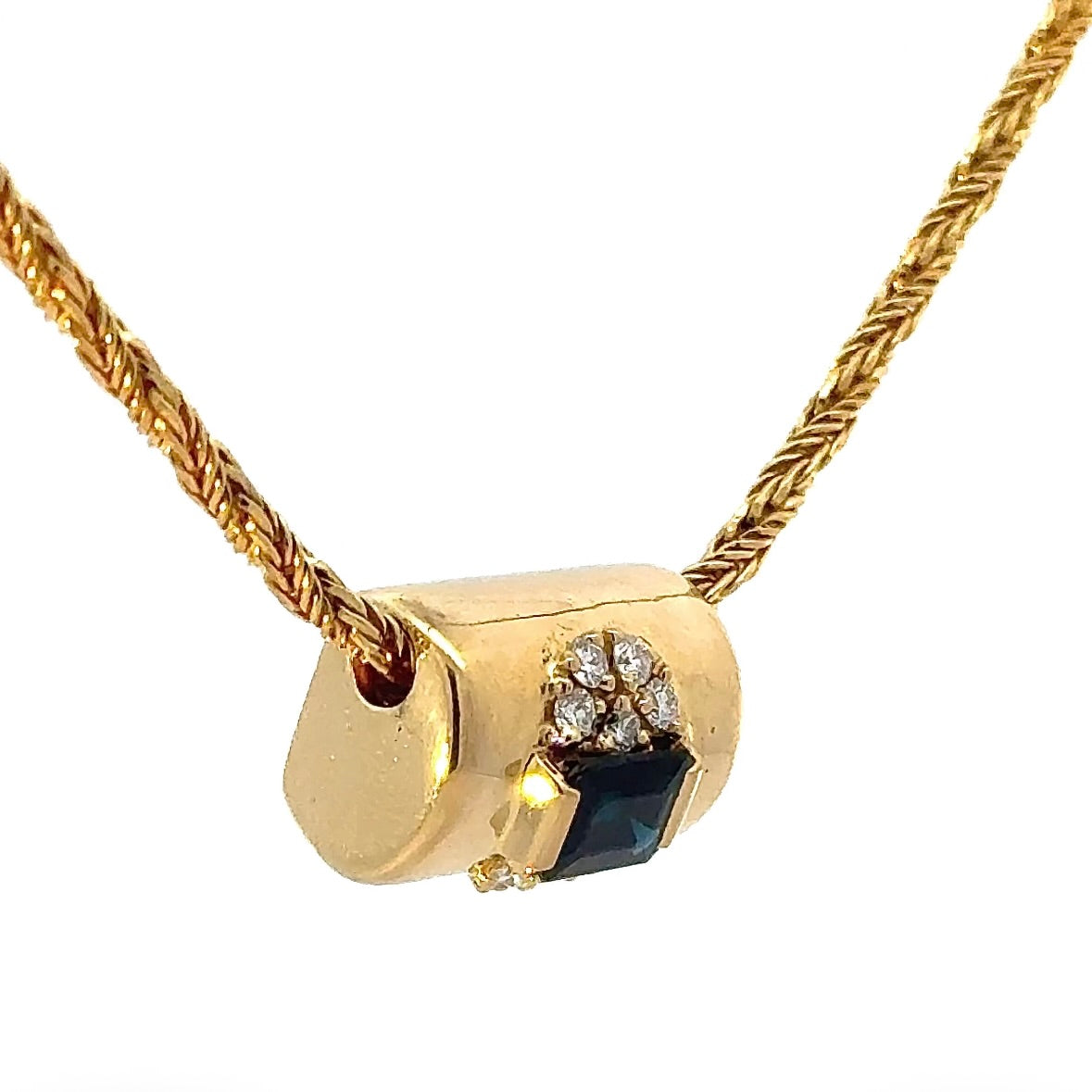 High-quality Goldbaur jewelry piece in 18K yellow gold with sapphire & diamonds