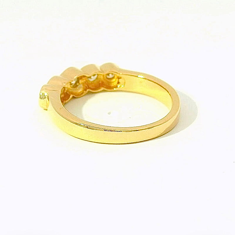 Massiver Halbmemory Ring in 14 Karat Gelbgold mit feinen Brillanten