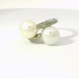 Eleganter Toi-et-Moi-Ring in 9 Karat Weißgold mit Diamanten und Perlen