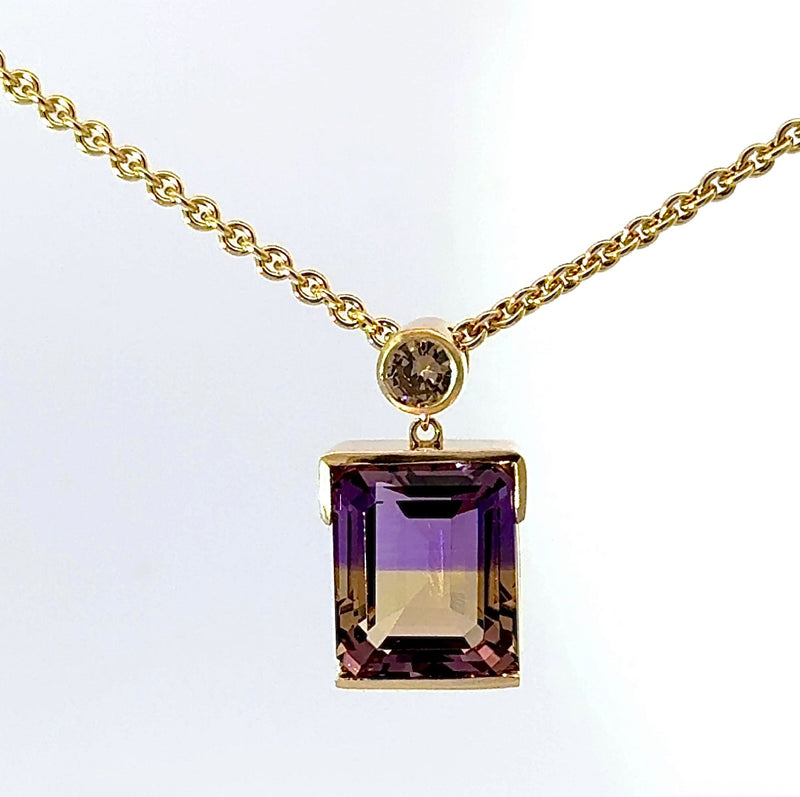 Moderner Ametrin Anhänger in 14 Karat Gelbgold mit Fancy Brillant
