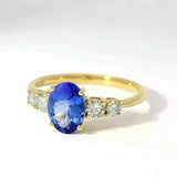 Moderner steinbetonter Ring in 14 Karat Gelbgold mit Tansanit und Brillanten