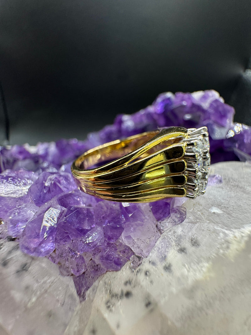Eindrucksvoller Vintage-Ring in 18 Karat Gelb- und Weißgold mit hochfeinen Brillanten – ausdrucksstarke Handarbeit mit Geschichte