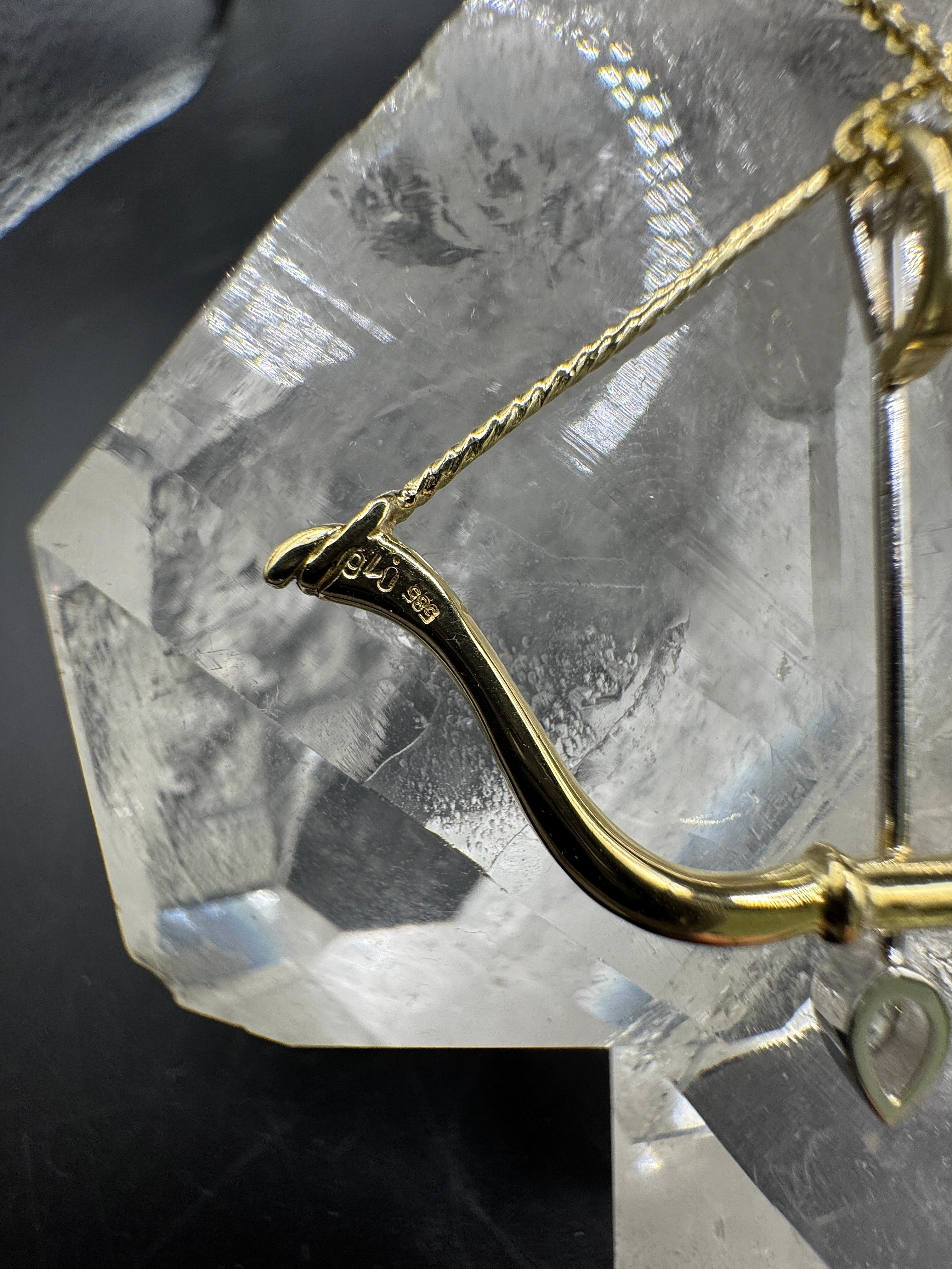 Amore Pfeil und Bogen in 14 Karat Gelbgold mit hochfeinen Brillant-Tropfen