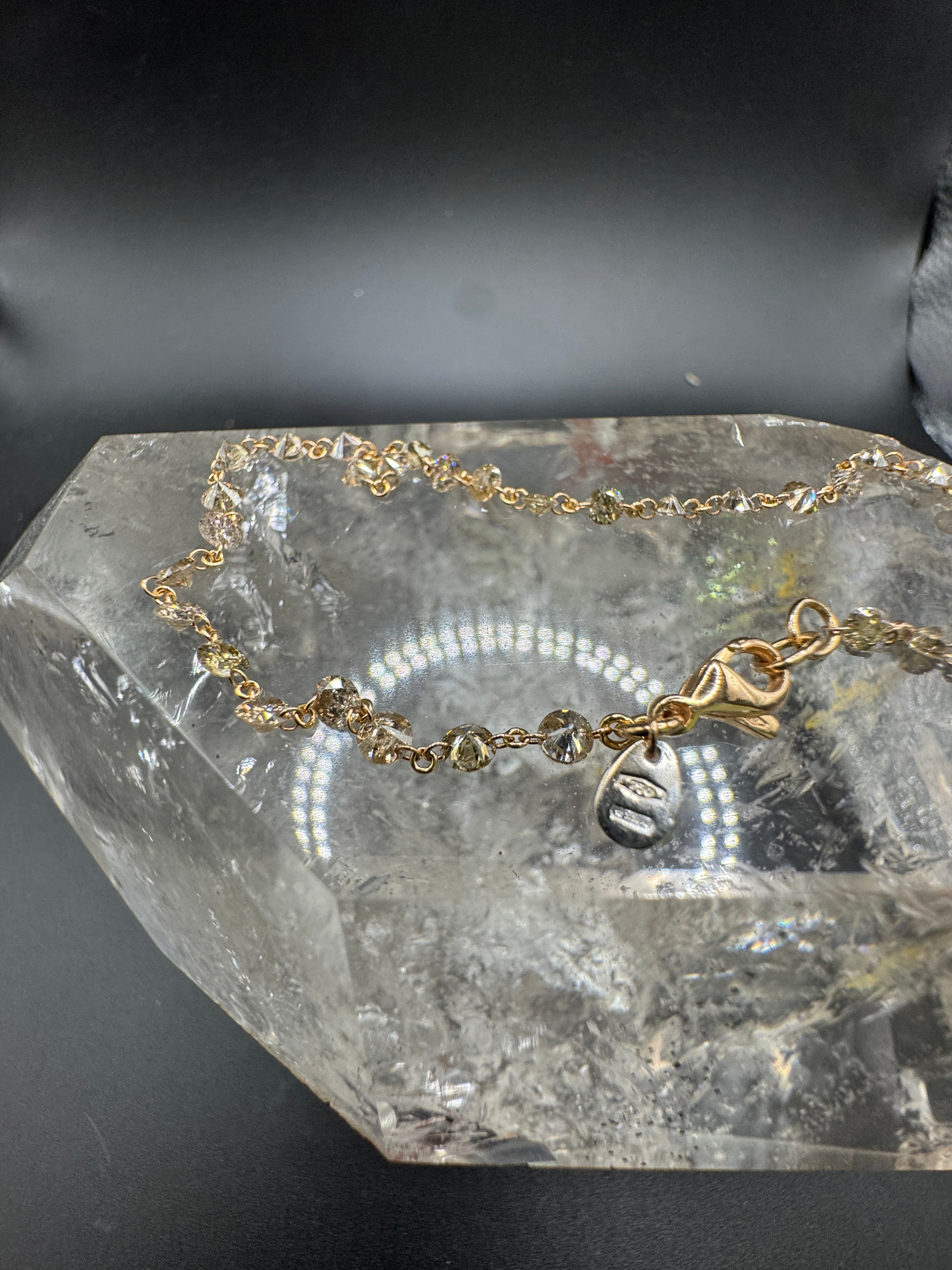 Spectacular Crivelli bracelet in 18K rose gold with 3.30 carats of fancy brilliant-cut diamonds