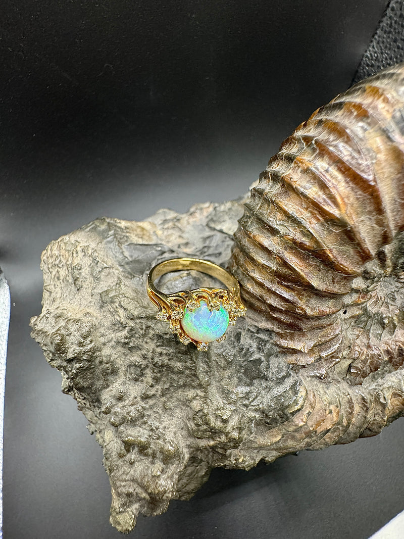 Original Goldbaur Ring in 18 Karat Gelbgold mit feinen Opal & Brillanten