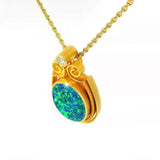 Besonderer Anhänger in 18 Karat Gelbgold mit Brillant & Opaldublette