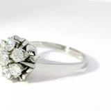 Zeitloser Cocktail Ring in 14 Karat Weißgold mit feinen Brillanten