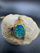 Besonderer Anhänger in 18 Karat Gelbgold mit Brillant & Opaldublette