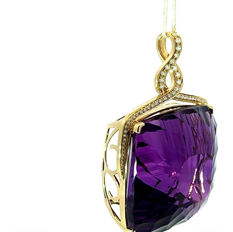 Riesiger Amethyst Anhänger in 14 Karat Gelbgold mit feinen Brillanten