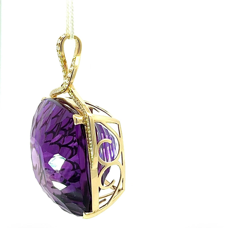 Riesiger Amethyst Anhänger in 14 Karat Gelbgold mit feinen Brillanten