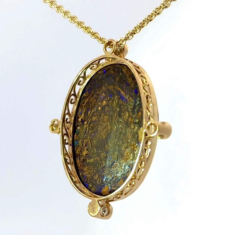 Besonderer Opal Anhänger in 14 Karat Gelbgold mit feinen Brillanten