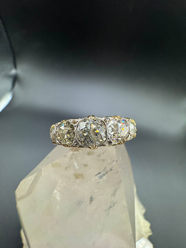 Beeindruckender Vintage-Ring in 18 Karat Gold mit Altschliff-Diamanten & Diamantrosen