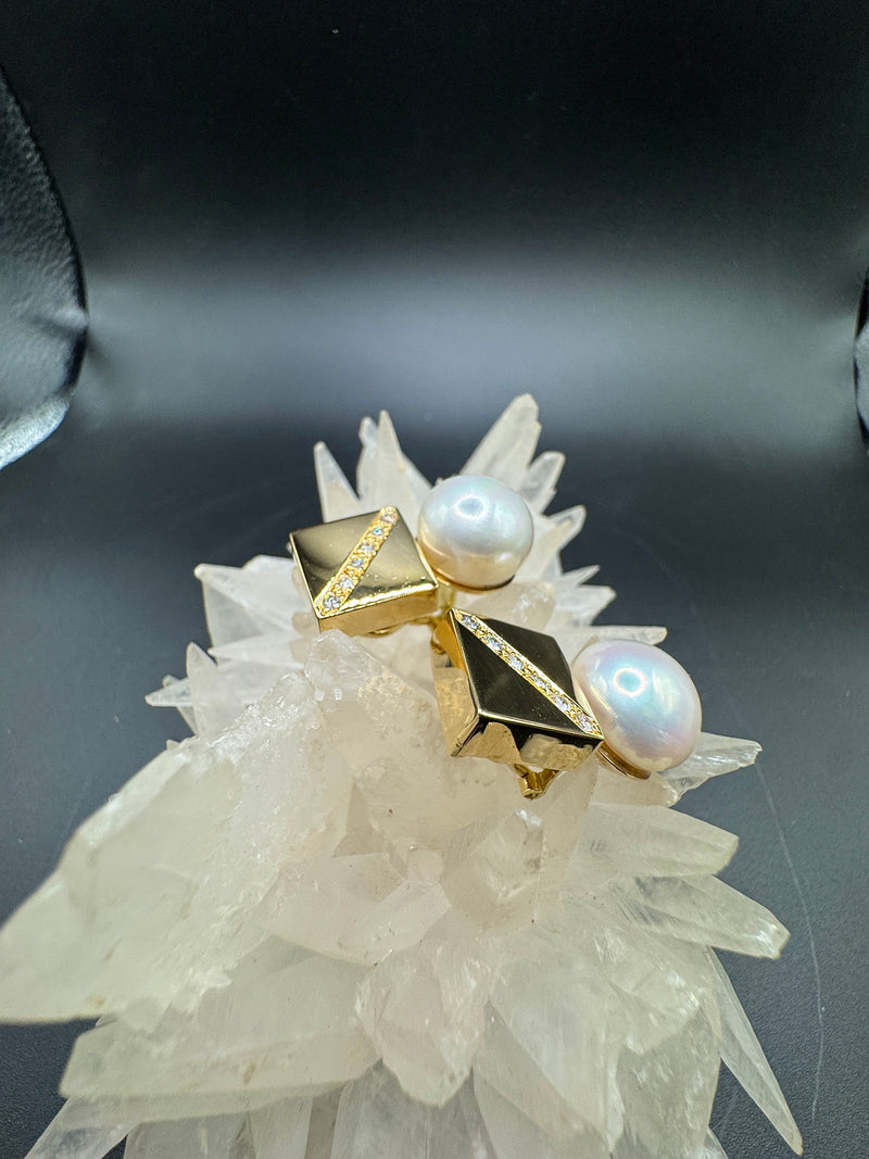 Massive Ohrringe in 18 Karat Gelbgold mit Brillanten & Süßwasserperlen