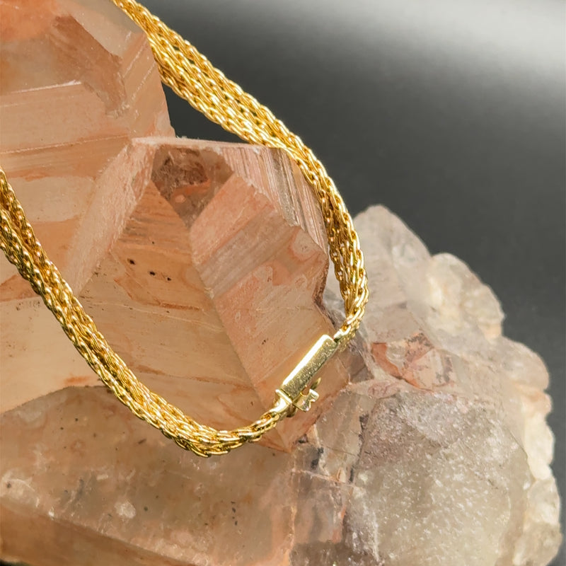 Ausgefallenes Armband in 14 Karat Gelb -und Weißgold mit Diamanten & Rubin