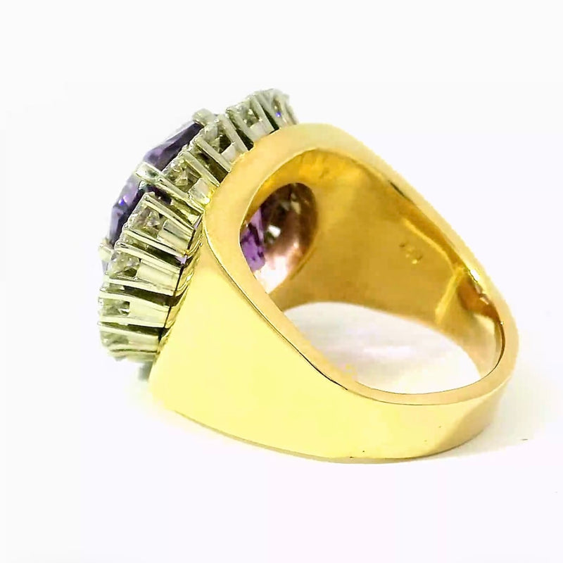 Prunkvoller Cocktailring in 18 Karat Gold mit großem Amethyst & Brillanten