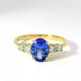 Moderner steinbetonter Ring in 14 Karat Gelbgold mit Tansanit und Brillanten