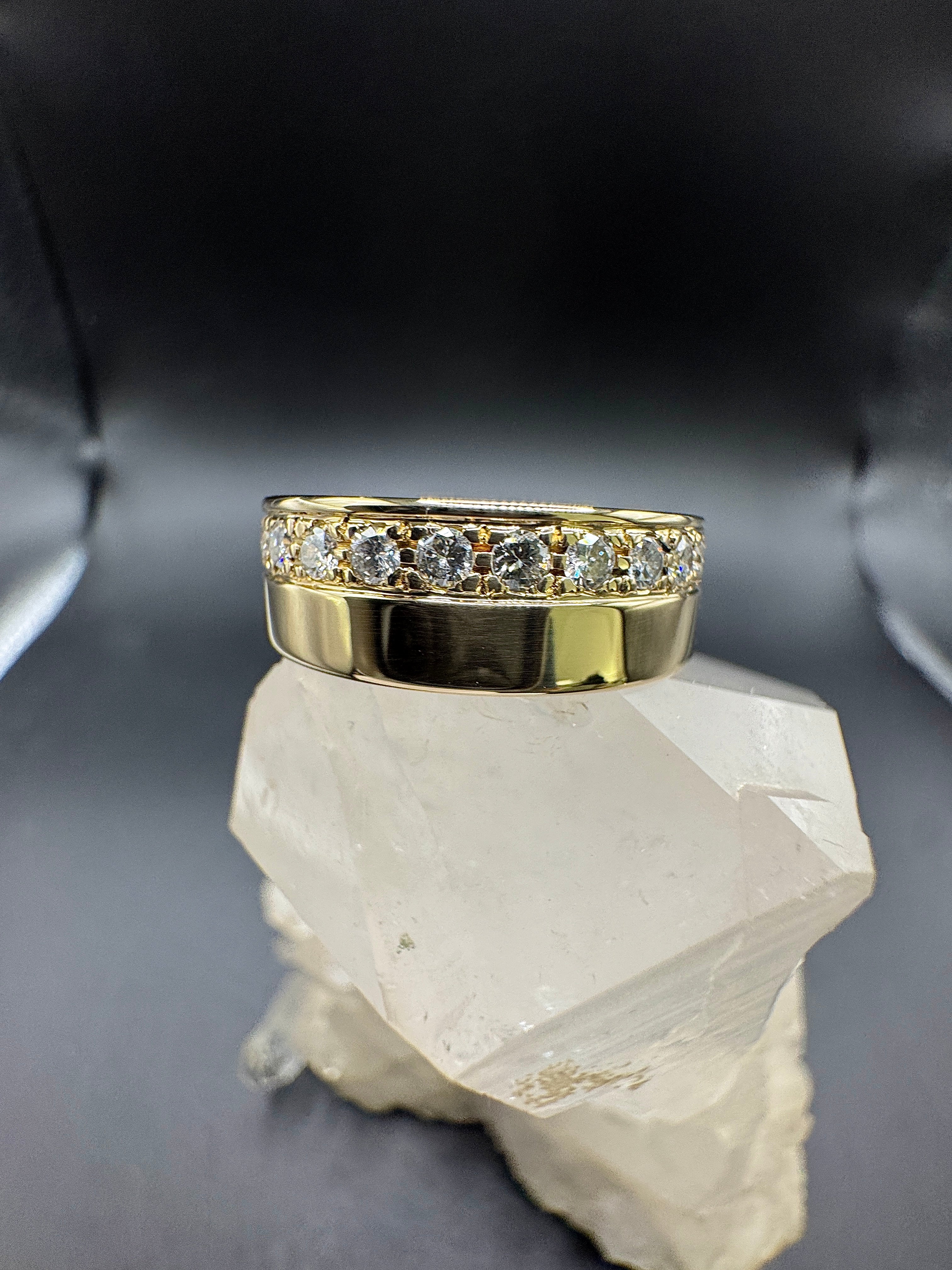 Edler Memory-Ring in 14 Karat (585) mit hochfeinen Brillanten