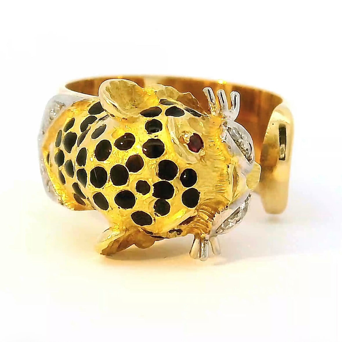 Leuchtender tricolor Ring in 18 Karat Gold mit Rubinen und Brillanten