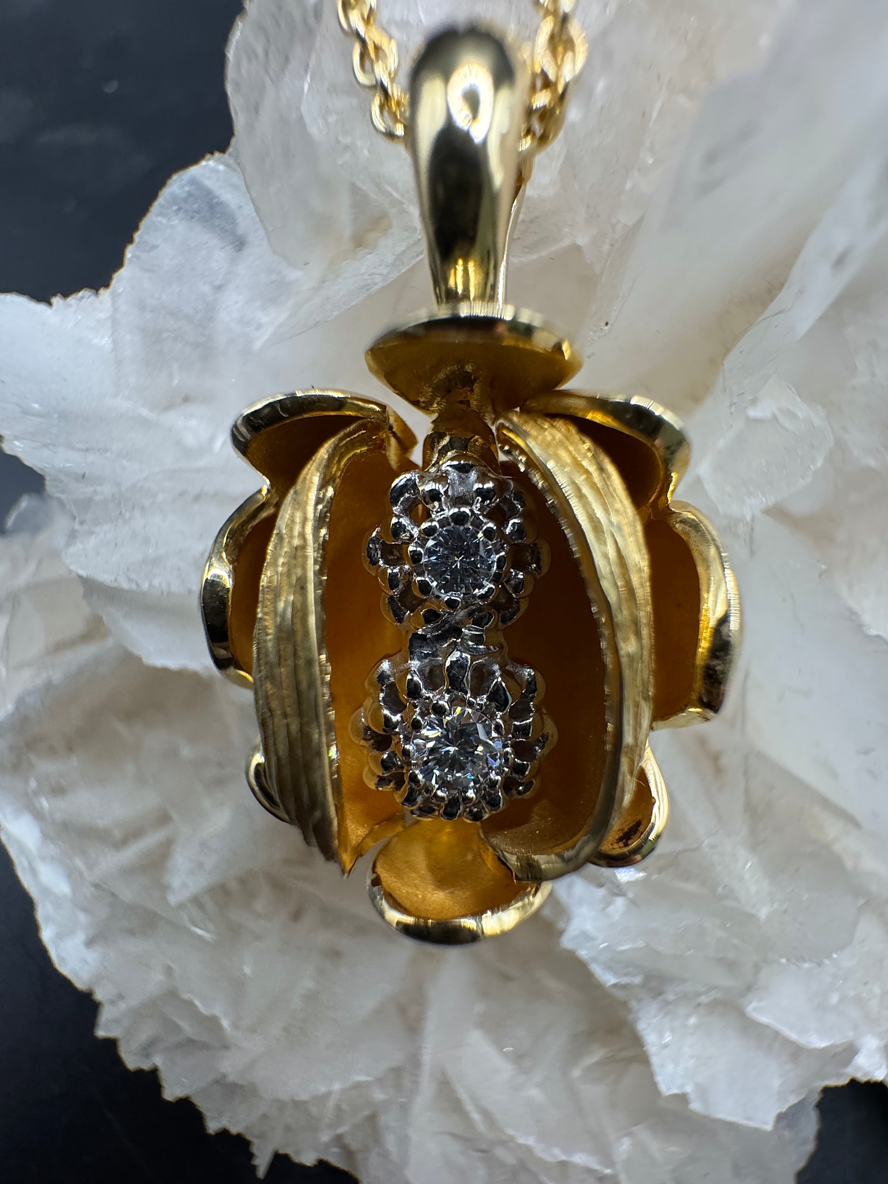 Handgefertigter Goldbaur Anhänger in 18 Karat Gelbgold mit Brillanten