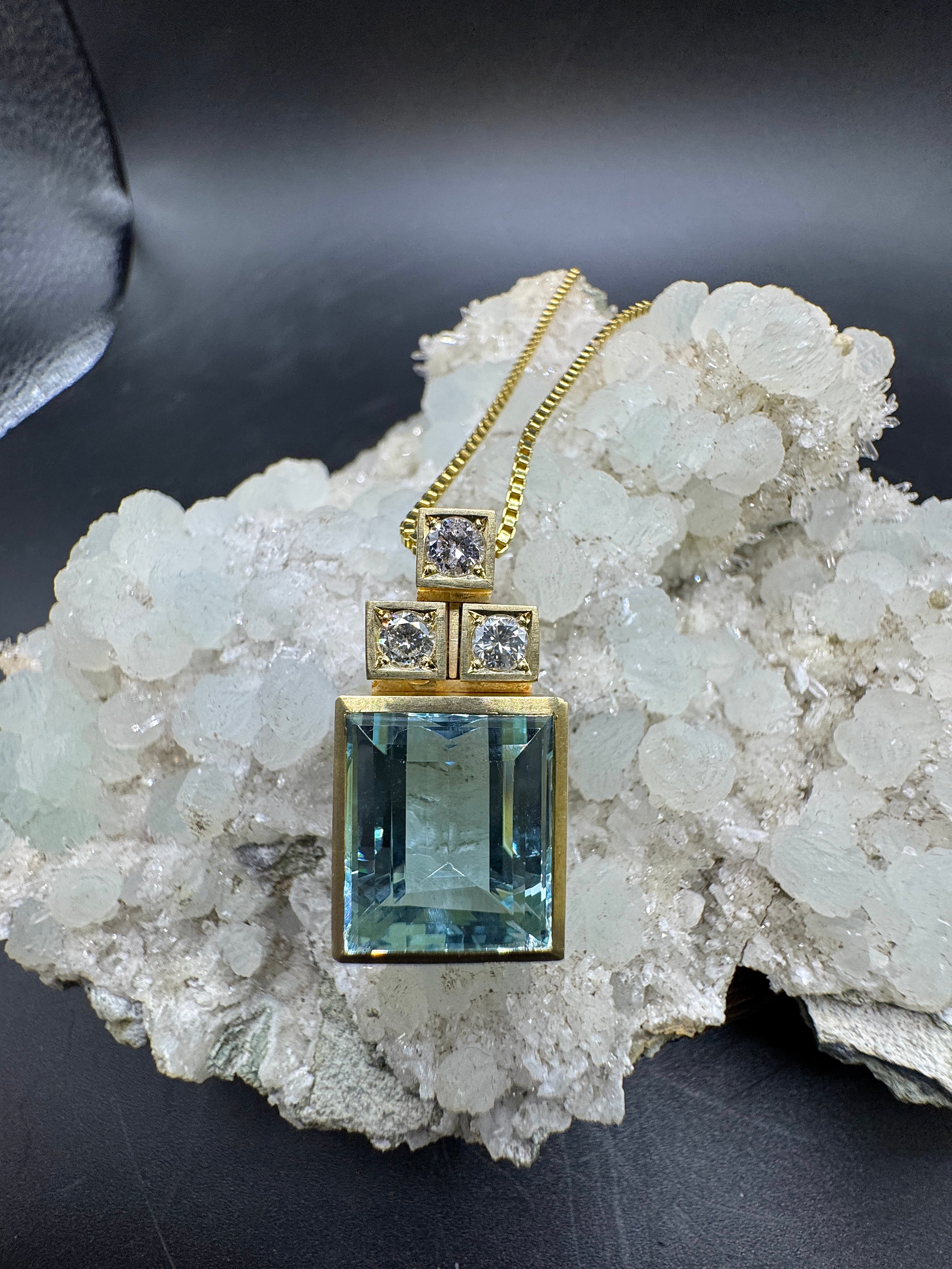 Handmade Pendant in 14 Karat Yellow Gold with Aquamarine & Brilliants