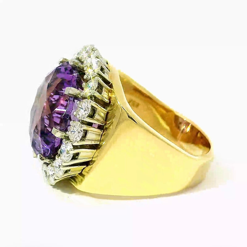 Prunkvoller Cocktailring in 18 Karat Gold mit großem Amethyst & Brillanten