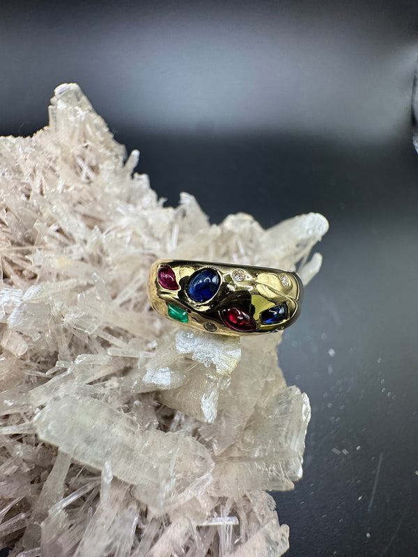 Edler Edelsteinring in 18 Karat Gelbgold mit Brillanten