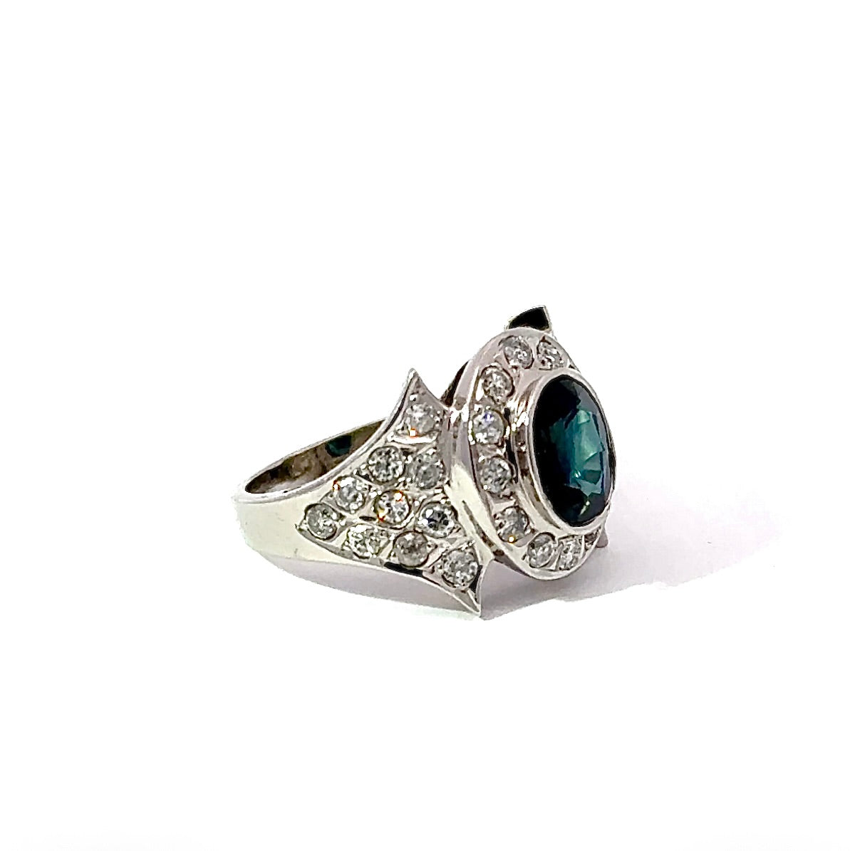 Prunkvoller Vintage-Ring in 14 Karat Weißgold mit Saphir & Brillanten