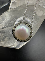 Zeitloser Moncara Anhänger in 14 Karat Weißgold mit Perle & Brillanten