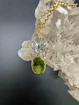 Moderner Peridot Anhänger in 14 Karat Bicolor Gold mit großen Diamanten